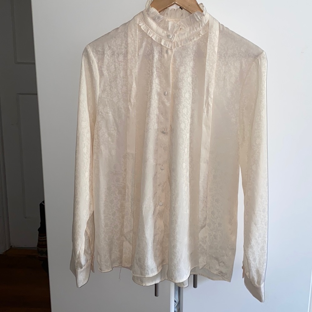 Aritzia Babaton Giselle blouse sz L